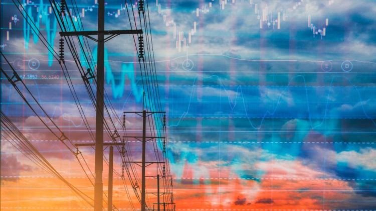 Διψήφια η μείωση, σύμφωνα με ενδείξεις, στα τιμολόγια του ρεύματος