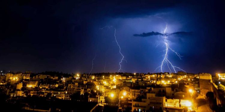 Κακοκαιρία Eva: Εστάλησαν 112, ποιες περιοχές χτυπά σήμερα