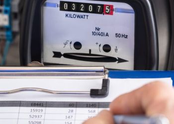 Λογαριασμοί ρεύματος: Πόσο μειώνονται τα ποσά με τις επιδοτήσεις που ανακοίνωσε το ΥΠΕΝ – 3 παραδείγματα