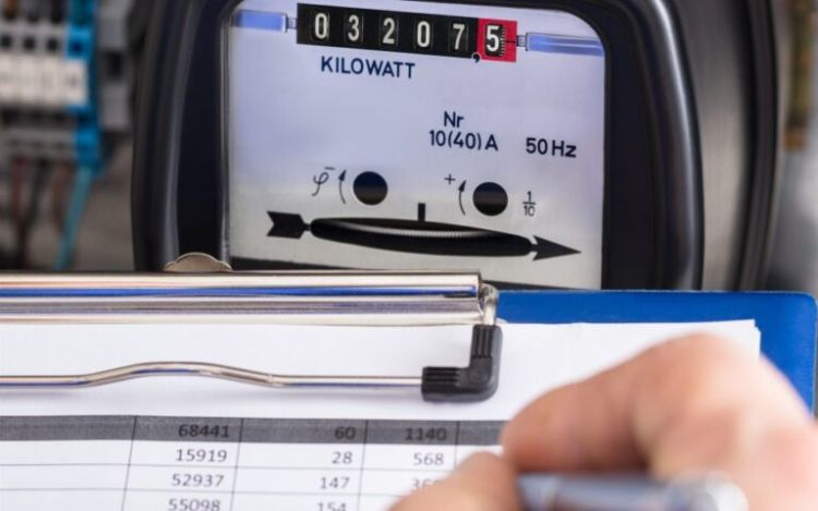Λογαριασμοί ρεύματος: Πόσο μειώνονται τα ποσά με τις επιδοτήσεις που ανακοίνωσε το ΥΠΕΝ – 3 παραδείγματα