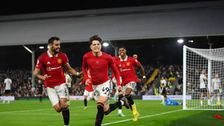 Μάντσεστερ Γιουνάιτεντ: H Apple σκέφτεται να προσφέρει 6,7 δισ. ευρώ για να αγοράσει τους «Κόκκινους Διαβόλους»