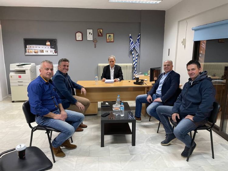 Ο Γιώργος Αμανατίδης με προέδρους κοινοτήτων