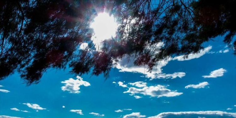 Ο Καιρός σήμερα: Λίγες νεφώσεις και άνοδος της θερμοκρασίας