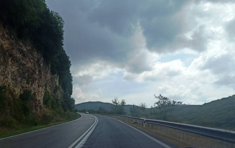 Ο Καιρός σήμερα: Λίγες νεφώσεις και τοπικές βροχές από τις απογευματινές ώρες