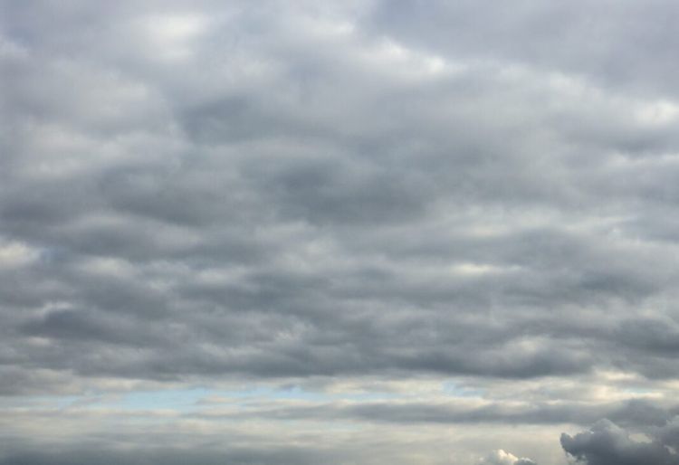 Ο Καιρός σήμερα: Λίγες νεφώσεις με τοπικές βροχές το βράδυ