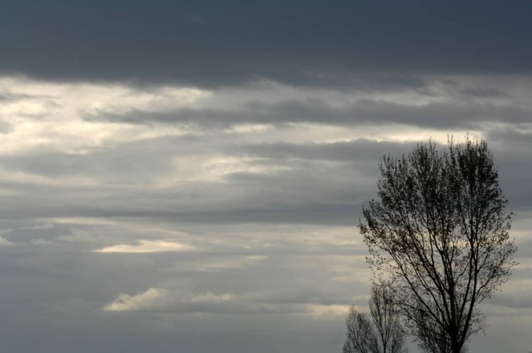 Ο Καιρός σήμερα: Νεφώσεις, με τοπικές βροχές αλλά και χιόνια στα ορεινά