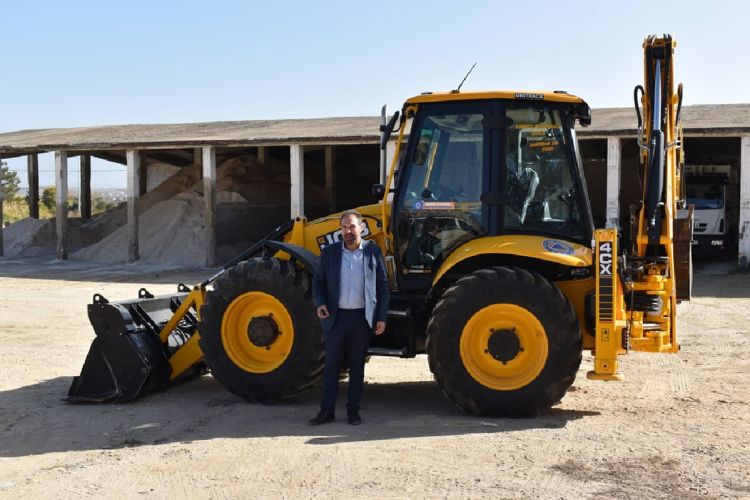 Παραλαβή ενός νέου σύγχρονου ελαστικοφόρου εκσκαφέα – φορτωτή από τον Δήμο Φλώρινας
