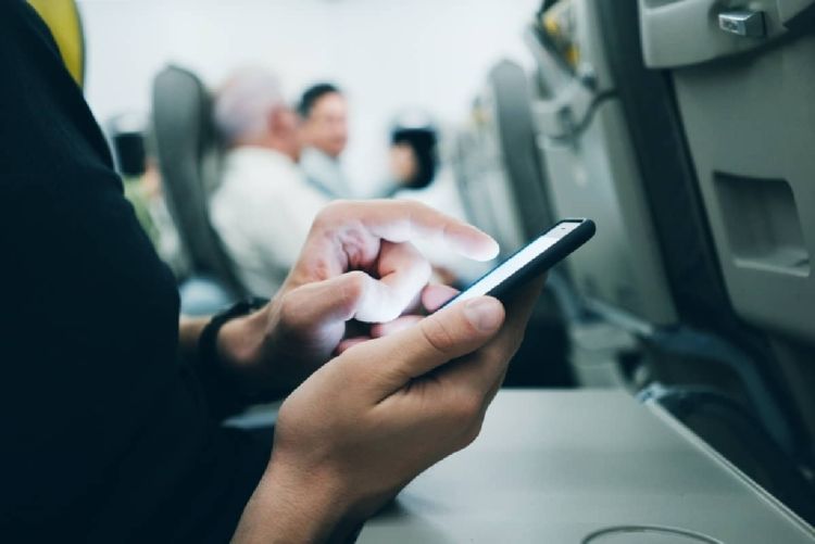 «Πράσινο φως» της ΕΕ για χρήση κινητών εν πτήσει