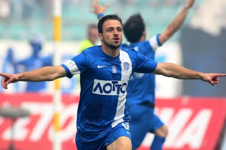 Στη Super League 1 παίζουν πολλοί ξένοι ποδοσφαιριστές, με αποτέλεσμα να δημιουργείται πρόβλημα και στην Εθνική ομάδα