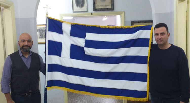 H σημαία, η Πανδώρα και ο κ. Μητροπολίτης Παύλος. Αξιέπαινη πράξη