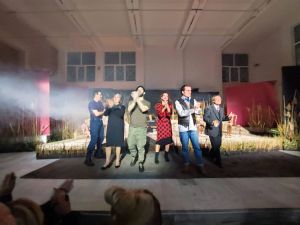 Η θεατρική παράσταση “Το Κτήμα” πήγε Δεσκάτη... Η θεατρική παράσταση “Το Κτήμα” πήγε Δεσκάτη…