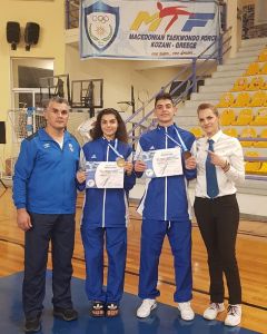 Με Χρυσό και Χαλκό