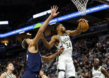 Μυθικός Γιάννης: Με Triple Double οδήγησε τους Μπακς σε ιστορικό ρεκόρ! (vid)