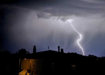 Νέο έκτακτο δελτίο επικίνδυνων φαινομένων της ΕΜΥ: Εξαιρετικά έντονες καταιγίδες σε αυτές τις 12 περιοχές σήμερα (χάρτης)