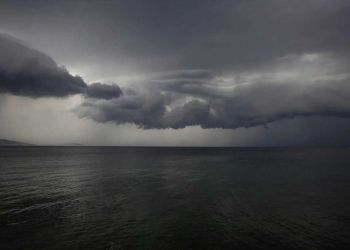 Ο Καιρός σήμερα: Λίγες νεφώσεις με πιθανές τοπικές βροχές