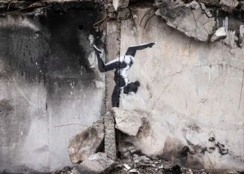 Πόλεμος στην Ουκρανία: Γκράφιτι του Μπάνκσι σε βομβαρδισμένο σπίτι στην Μποροντιάνκα – Δείτε φωτογραφίες