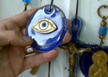 Ένα δισεκατομμύριο άνθρωποι στη γη πιστεύουν ακόμη στη μαγεία, στις κατάρες και στο «κακό μάτι»