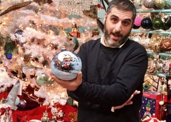 Ένα «ταξίδι» στην ιστορία των Χριστουγέννων με Vintage στολίδια