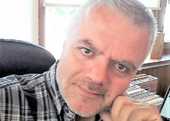 Όταν το είδωλο μας στον καθρέπτη μας σοκάρει και πάλι