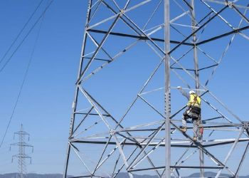 «Ανάσα» στο ρεύμα: Η τιμή της ηλεκτρικής ενέργειας «έπεσε» στα 200 ευρώ