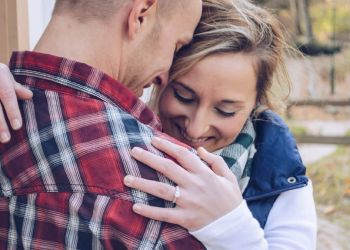 Διά της μεθόδου του εναγκαλισμού