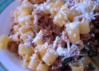 Εύκολες συνταγές για εργένηδες – Μακαρονάκι κοφτό με τόνο κονσέρβα