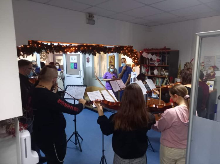 Κάλαντα στο νοσοκομείο από τη Στρατιωτική Μπάντα