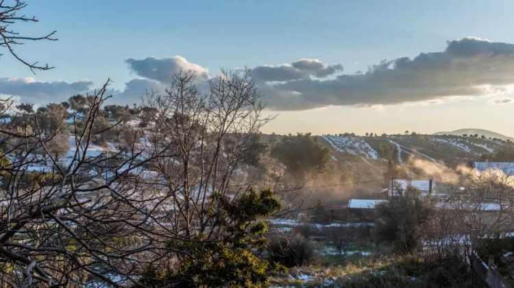 Καιρός: Σοκ με «βουτιά» άνω των 10 βαθμών στη θερμοκρασία και χιόνια στα ορεινά – Πότε ξεκινά το κρύο