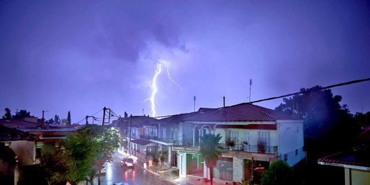 Κακοκαιρία ΑΡΙΕΛ: Εξασθένηση από το απόγευμα Πού αναμένονται έντονα φαινόμενα