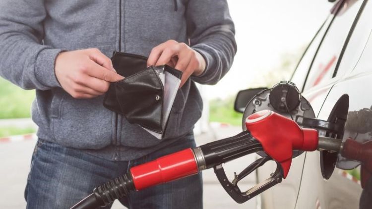 Μεγάλες μειώσεις στις τιμές του πετρελαίου θέρμανσης και της βενζίνης – Πτώση και στην τιμή της αμόλυβδης