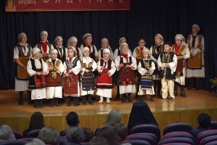 Με το Λύκειο Ελληνίδων Φλώρινας και τις χορωδίες του Φ.Σ.Φ. «Ο Αριστοτέλης» οι Χριστουγεννιάτικες εκδηλώσεις του Δήμου Φλώρινας