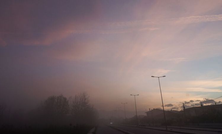 Ο Καιρός σήμερα: Λίγες νεφώσεις κατά τόπους και κατά περιόδους αυξημένες