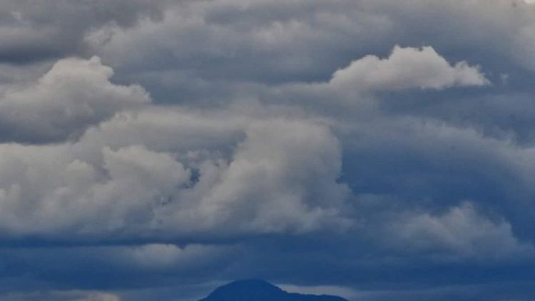 Ο Καιρός σήμερα: Πτώση θερμοκρασίας με νεφώσεις με τοπικές βροχές