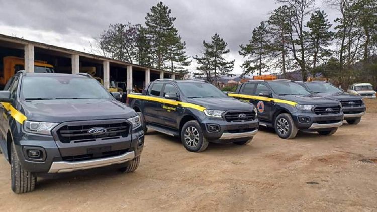 Παραδόθηκαν τέσσερα νέα ημιφορτηγά (pick Up) οχημάτων 4×4 στον Δήμο Φλώρινας