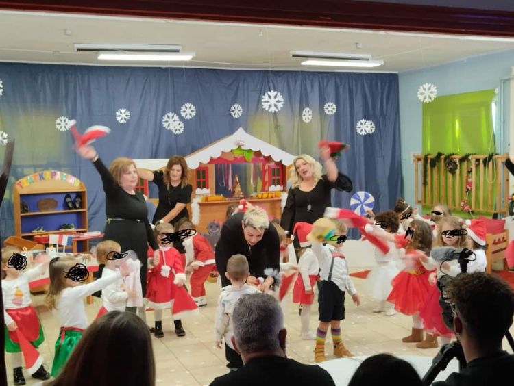 Τα μωρά «ξετραλάθηκαν»… στο παιχνίδι και τον χορό