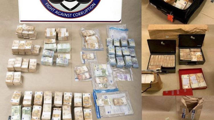 Qatargate: Πληθαίνουν τα ερωτήματα όσο προχωρούν οι έρευνες