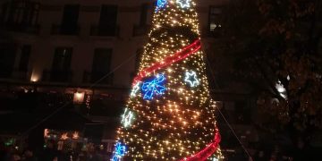 Άναμμα Του Χριστουγεννιάτικου Δέντρου Στην Πλατεία Της Κοζάνης