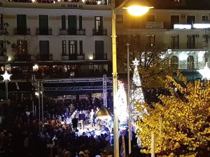 Άναμμα του Χριστουγεννιάτικου δέντρου στην πλατεία της Κοζάνης