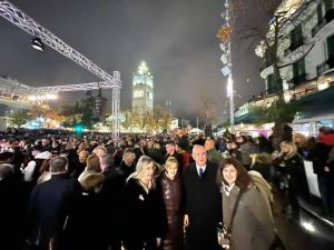 Άναμμα του Χριστουγεννιάτικου δέντρου στην πλατεία της Κοζάνης