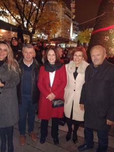 Άναμμα του Χριστουγεννιάτικου δέντρου στην πλατεία της Κοζάνης