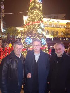 Άναμμα του Χριστουγεννιάτικου δέντρου στην πλατεία της Κοζάνης
