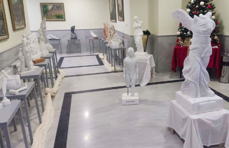 Έκθεση γλυπτικής του Γιάννη Σπυριδωνίδη, στον Ποντιακό Σύλλογο Πτολεμαϊδας Έκθεση γλυπτικής του Γιάννη Σπυριδωνίδη, στον Ποντιακό Σύλλογο Πτολεμαϊδας