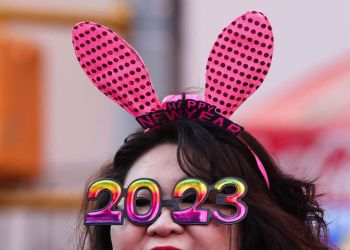 Αντίο 2022: Ο κόσμος ετοιμάζεται να υποδεχθεί το 2023