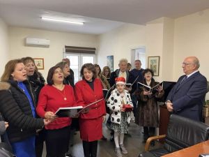 Ανταλλαγή ευχών και κάλαντα στον Υπουργό