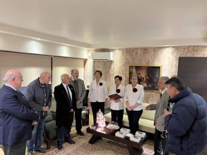 Ανταλλαγή ευχών και κάλαντα στον Υπουργό