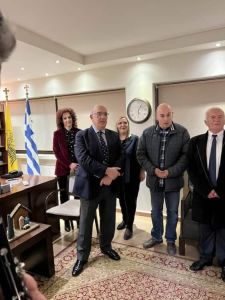 Ανταλλαγή ευχών και κάλαντα στον Υπουργό