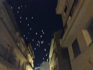 Βρέχει φαναράκια ο ουρανός… της Κοζάνης