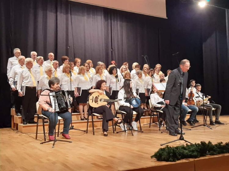 Βραδιά με Χριστουγεννιάτικους Ύμνους στην Κοζάνη Βραδιά με Χριστουγεννιάτικους Ύμνους στην Κοζάνη