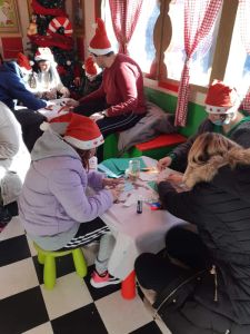 Δήμος Κοζάνης: Χειροτεχνίες στην Παιδιατρική Κλινική του Μαμάτσειου από τα μέλη του ΚΔΑΠ μεΑ