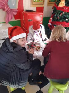 Δήμος Κοζάνης: Χειροτεχνίες στην Παιδιατρική Κλινική του Μαμάτσειου από τα μέλη του ΚΔΑΠ μεΑ